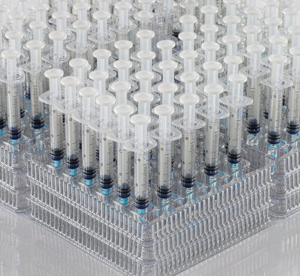 Syringes in nest packaging